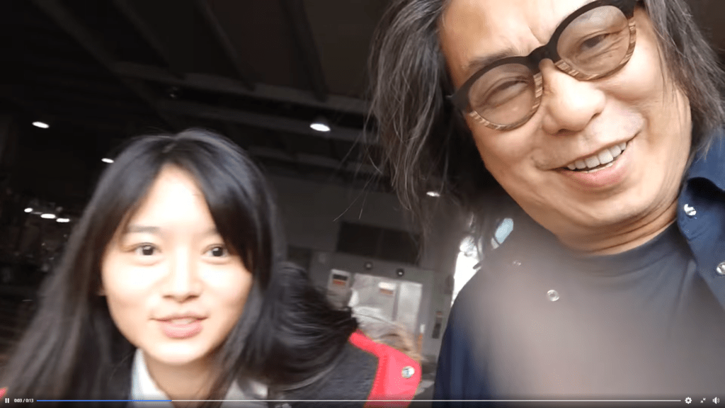 林敏驄興奮拍片戲弄搞笑對答。